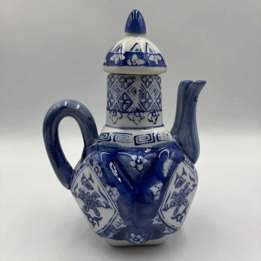 Collector Vintage Blue & White Ceramic Teapot‎ Hexagonal Floral Design